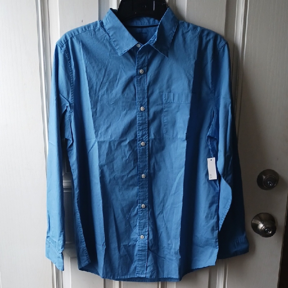 **Amazon Essentials Men’s Long-Sleeve Button-Down Shirt in Blue Size Medium -NWT